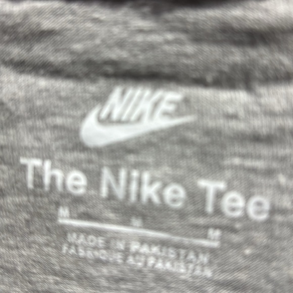 The Nike Tee Standard Fit, cotton crewneck, “Just Do It”JDI logo chest - Picture 8 of 11